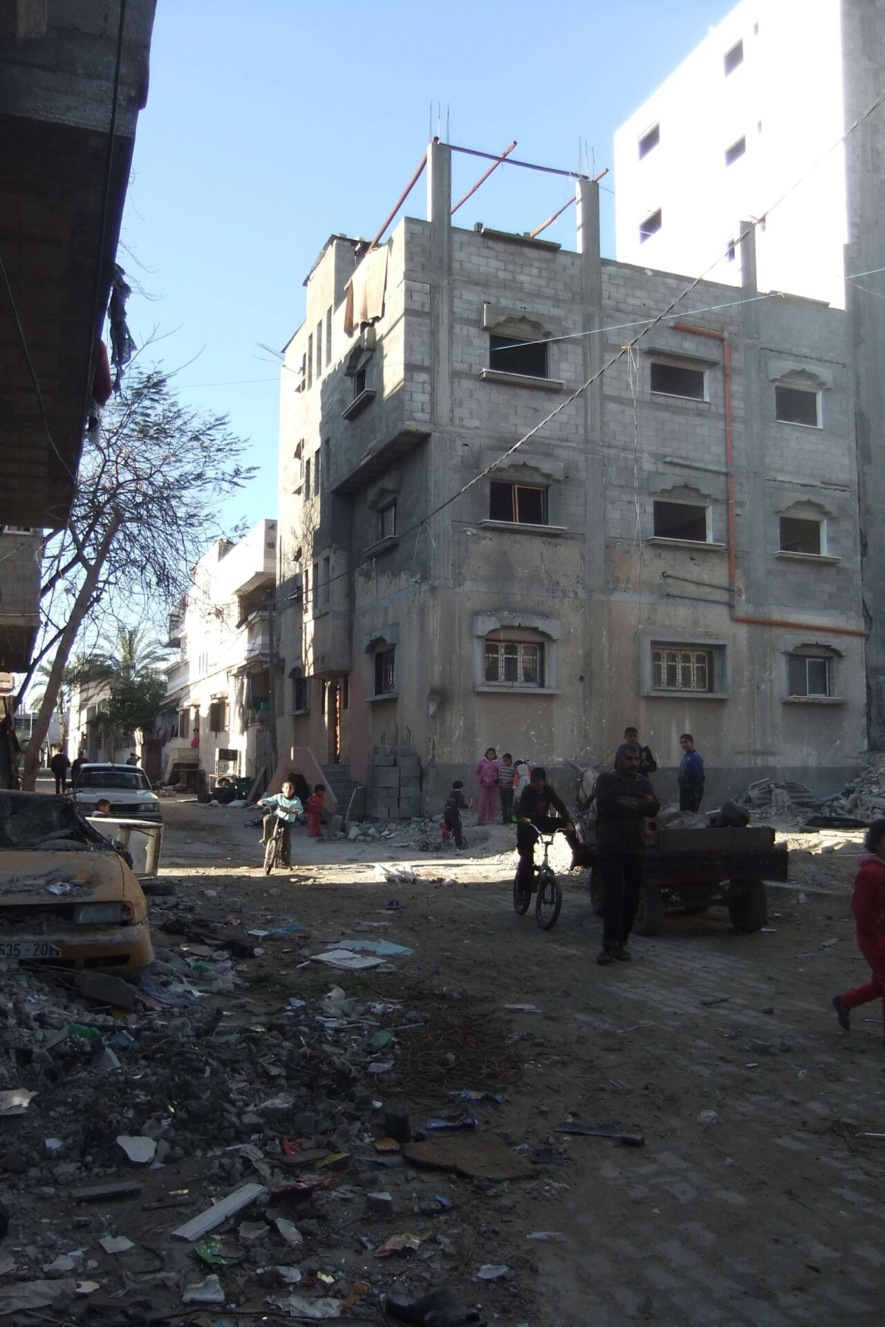 Palestinian territories. Internal displacement in the aftermath of airstrikes. 2013 © Deborah Casalin