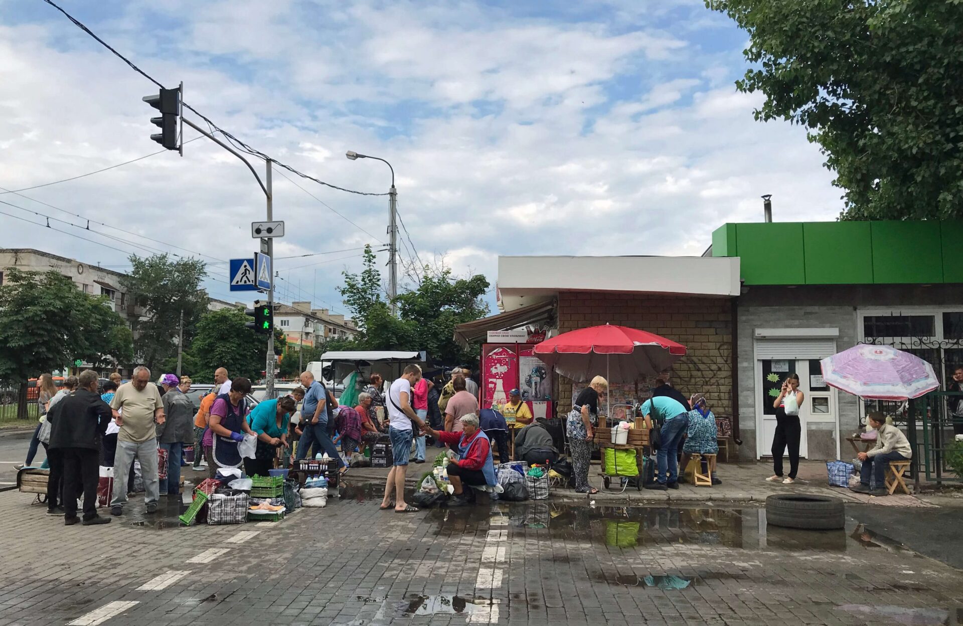 <strong> Ukraine.</strong> Market in Sievierodonetsk, an area affected by internal displacement since 2014. <strong>2019</strong> © Melissa Weihmayer Ukraine. Market in Sievierodonetsk, an area affected by internal displacement since 2014. 2019 © Melissa Weihmayer