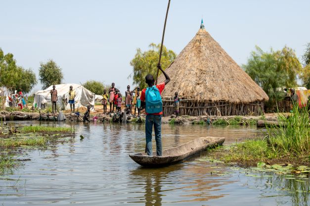 South Sudan. Residents battle to keep waters at bay in flood-prone remote town. 2022 © UNHCR/Samuel Otieno